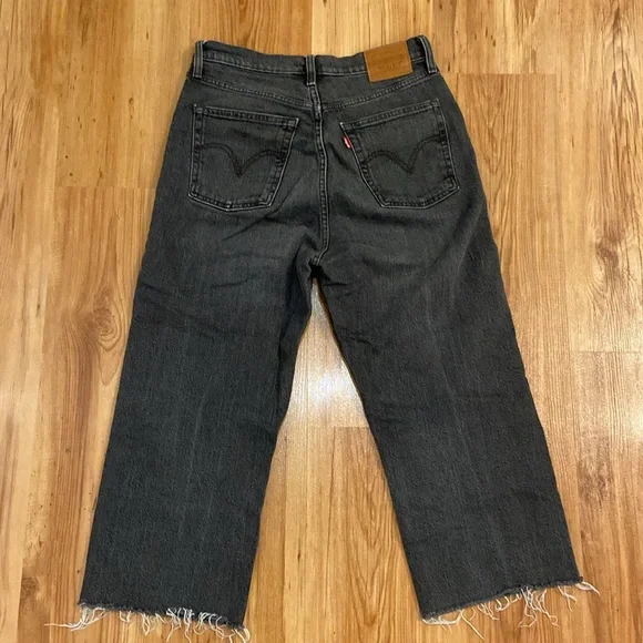 ♥️ HOST PICK ♥ LEVIS Premium Ribcage Straight 29W x 21L PETITE cropped high rise - Picture 2 of 11
